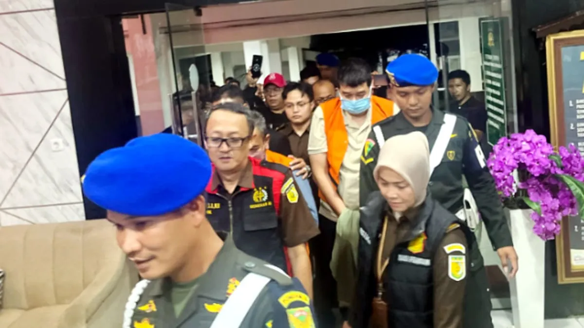 Kejati Bengkulu tetapkan 2 tersangka baru kasus korupsi ertambangan. Yakni, Imam Sumantri, Kepala Cabang Sucopindo Bengkulu. Satu lagi, Edi Santosa, Direktur PT Ratu Samban Mining (RSM).