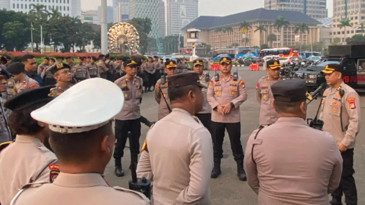 Polri menurunkan 1.632 personel gabungan untuk mengamankan demo ojol di kawasan Silang Selatan Monas, Jakarta Pusat, Senin 21 Juli 2025.