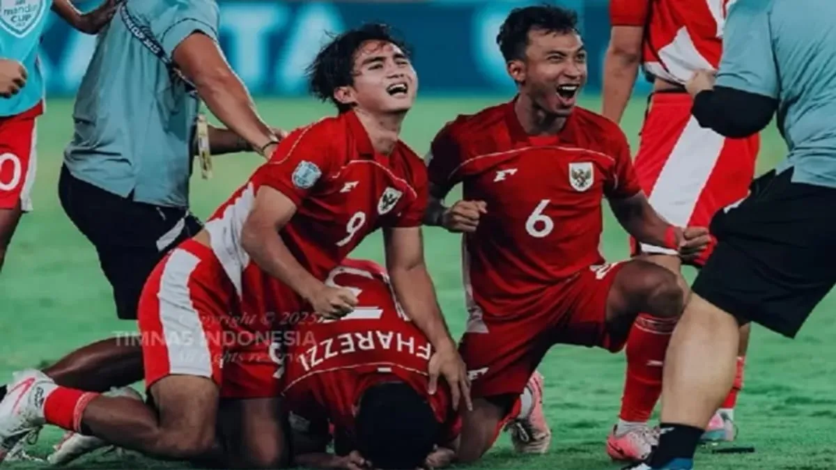 Timnas U-23 Indonesia memastikan diri lolos ke Final Piala AFF U-23 2025 setelah mengalahkan Thailand lewat adu pinalti. Foto: IG Timnas