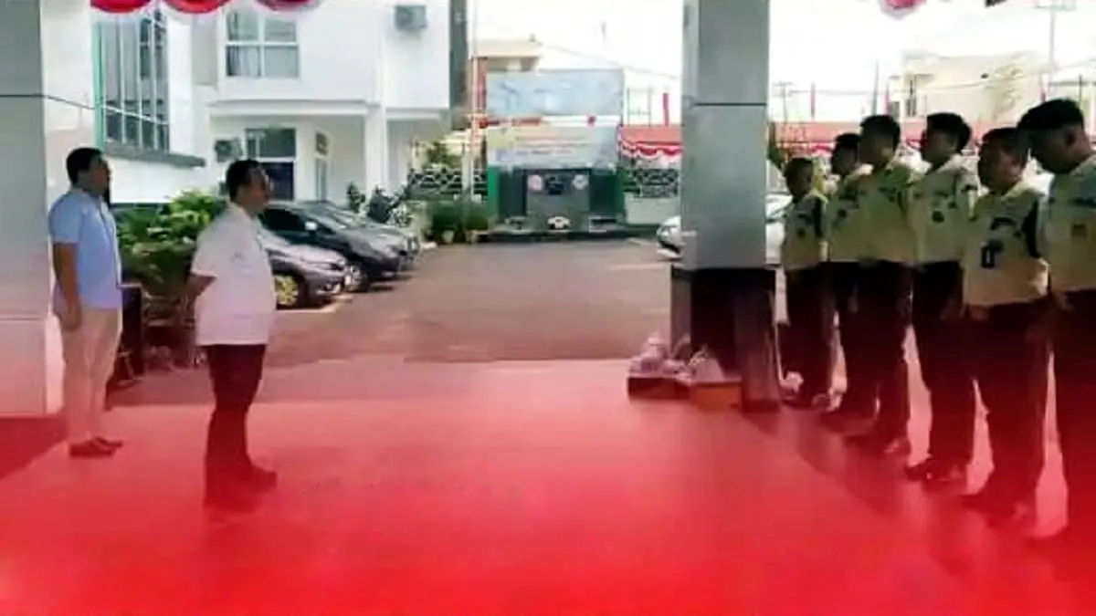 Asisten Intelijen Kejaksaan Tinggi Bengkulu, David Palapa Duarsa, saat memimpin briefing pagi, Kejaksaan Tinggi Bengkulu Perkuat SOP Kamdal demi keamanan maksimal.