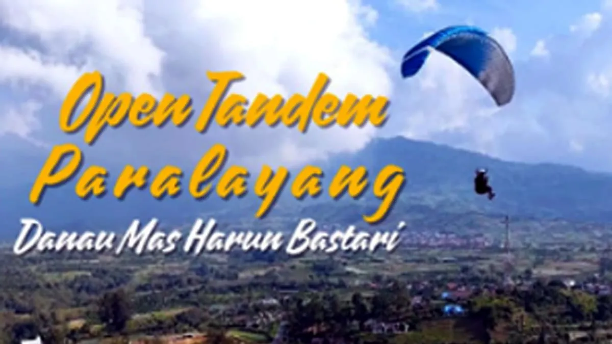 Parade Paralayang Danau Mas hut RI ke 80.