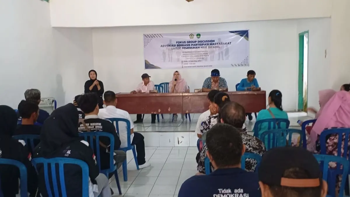 Ketua pelaksana kegiatan Desy Afrita, AKS, MP saat membuka FGD Advokasi Hak Difabel.