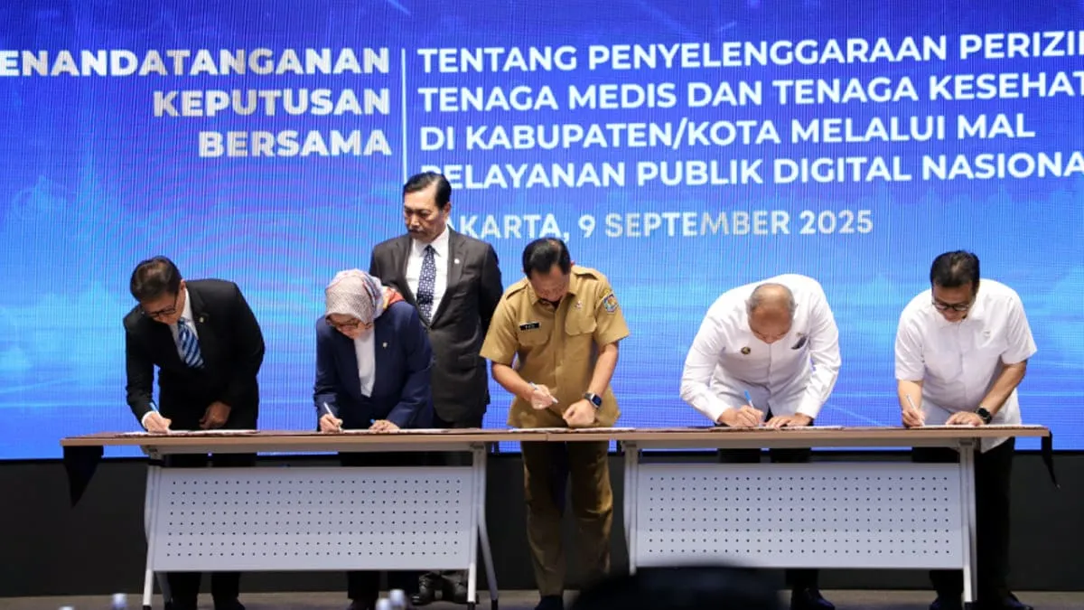 Pemerintah resmi meluncurkan integrasi perizinan tenaga medis dan tenaga kesehatan lewat MPP Digital. Penandatanganan keputusan bersama lima kementerian di Auditorium Leimena Kemenkes.