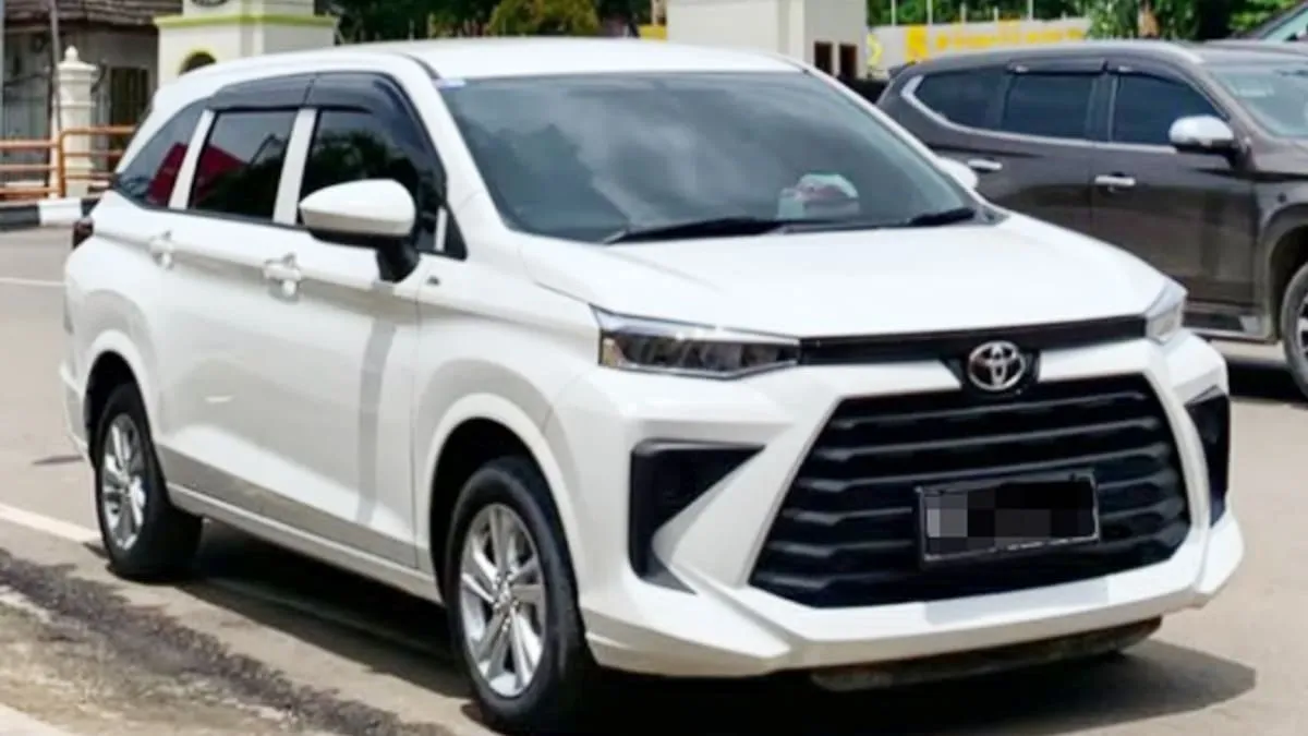 Toyota Avanza warna putih menempati posisi paling populer untuk mobil keluarga Indonesia.