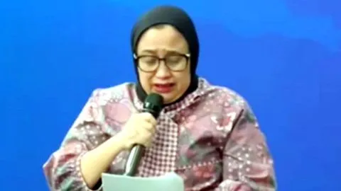Wakil Kepala BGN, Nanik S. Deyang, menyampaikan permintaan maaf secara terbuka soal keracunan MBG dalam konferensi pers di Jakarta, Jumat 26 September 2025. Foto Tangkapan Layar - Ngenelo.net