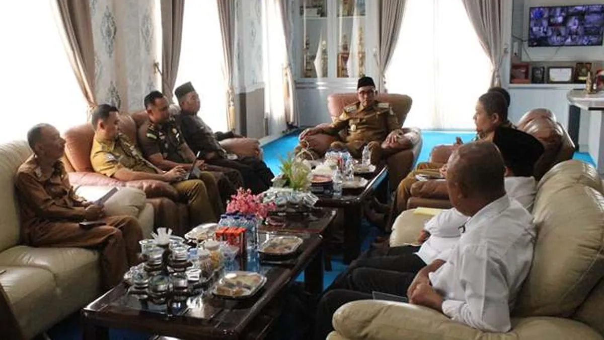 Pemkab Kepahiang saat menggelar rapat koordinasi membahas oknum ASN Kepahiang injak buku Yasin di pimpin Wabup Abdul Hafizh. Laporan Hasil Pemeriksaan Inspektorat nyatakan pelanggaran berat.