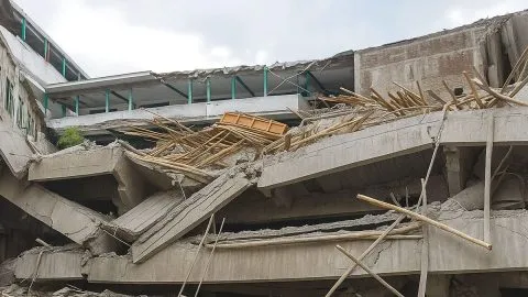Ponpes Al Khoziny di Sidoarjo, Jawa Timur ambruk.