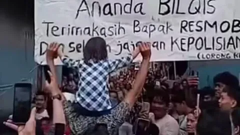 Bilqis Korban Penculikan saat di gendong sang ayah, kepulangan Bilqis disambut haru warga Makassar. Foto Dok Istimewa