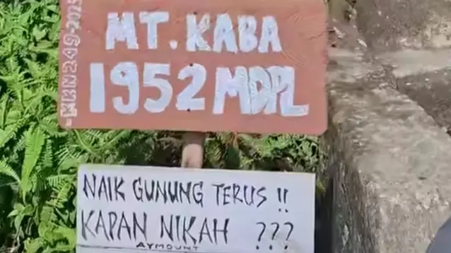 Jalur pendakian gunung api bukit kaba ditutup sementara karena cuaca ekstrem, yakni 18-30 November 2025.