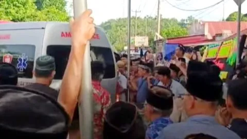 Jenazah PMI Adelia Meysa (23), warga Desa Kampai, Kecamatan Talo, Kabupaten Seluma, akhirnya tiba di Bengkulu pada Jumat (14/11) sekitar pukul 14.10 WIB.