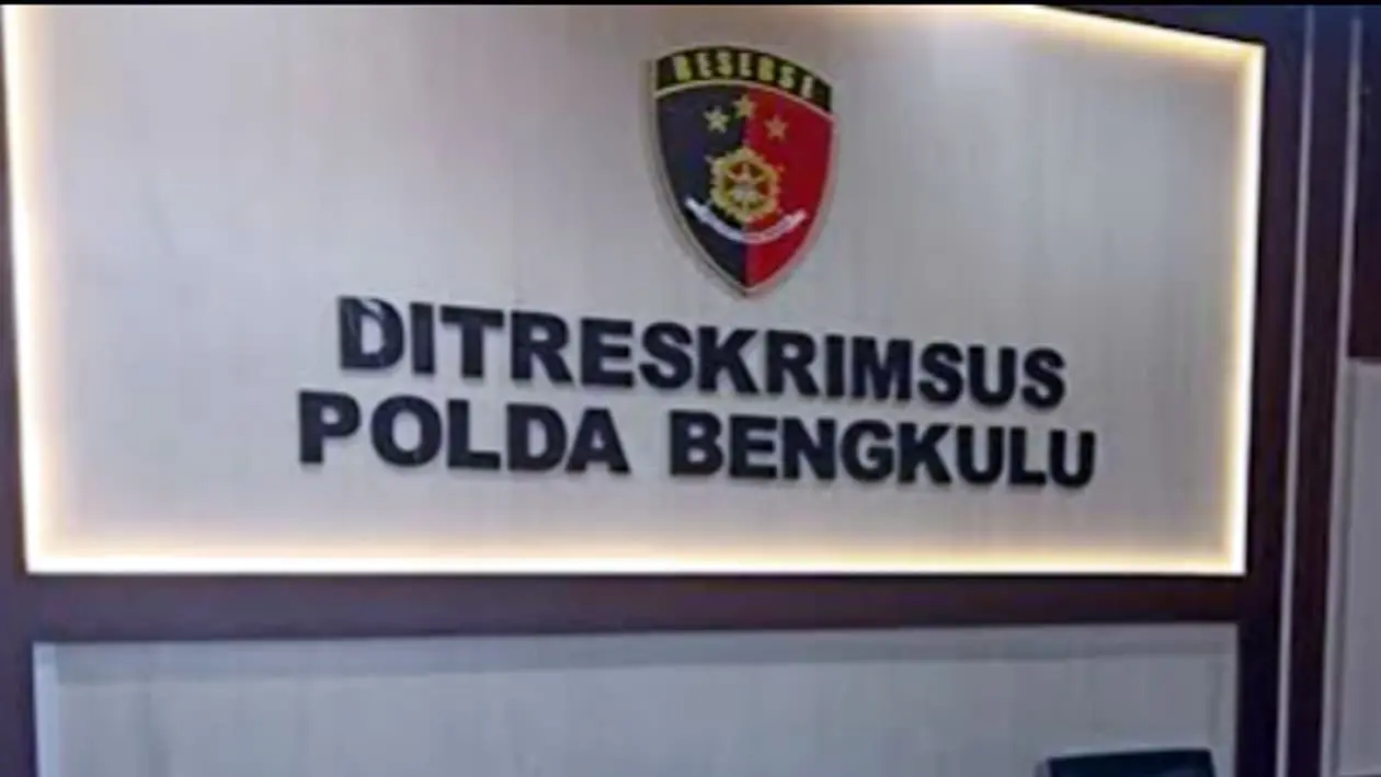 Penyidik Subdit Tindak Pidana Korupsi Ditreskrimsus Polda Bengkulu hari ini, memanggil mantan pengacara tersangka SB yang merupakan Direktur PDAM Tirta Hidayah.